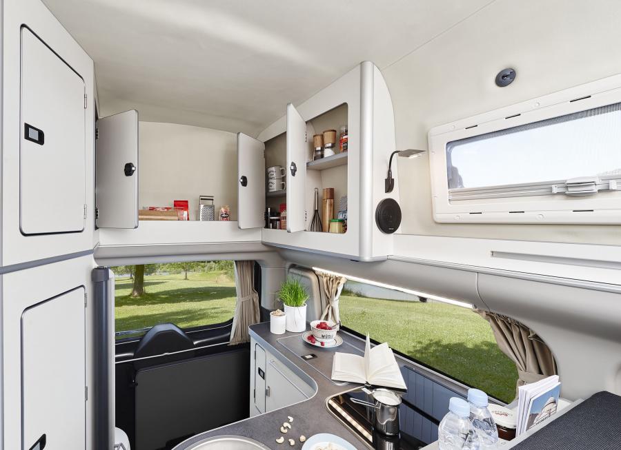 Интерьер Westfalia Nugget Plus Hochdach 2018 года  (фото 2 из 9)